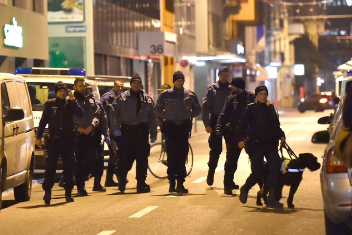 Swiss police officers are seen searching the area near a Muslim prayer hall, central Zurich, on December 19, 2016, after three people were injured by gunfire.