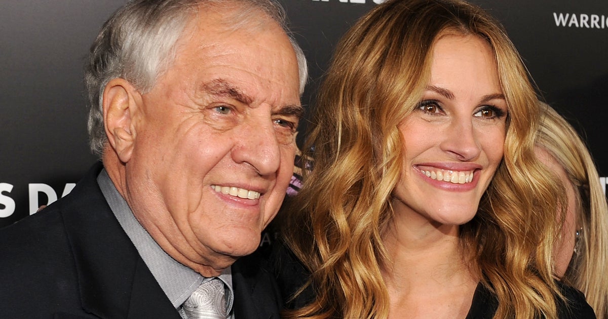 Julia Roberts Says 'Pretty Woman' Director Garry Marshall Was 'A Giant(02)