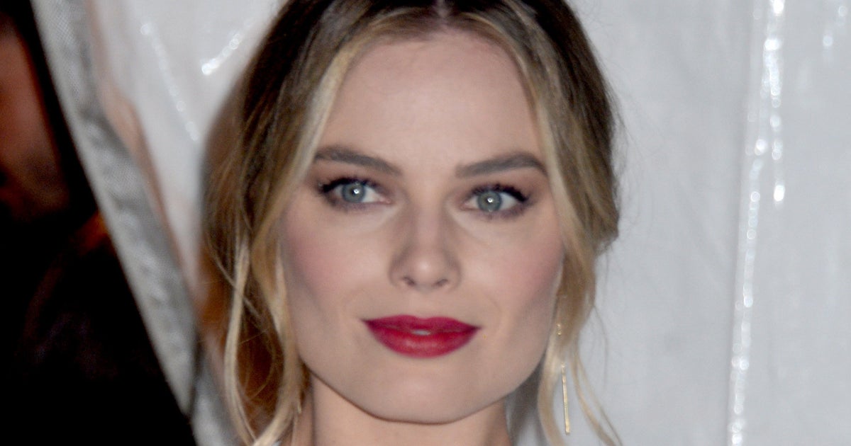 Margot Robbie Shares First Photo Of Her Engagement Ring As Details Of ...