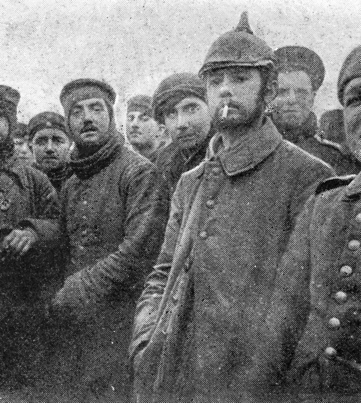 <strong>British and German troops celebrate together </strong>