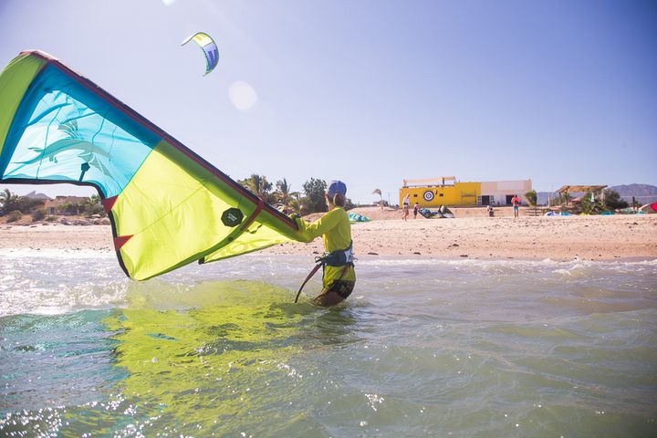 Good Life Kiteboarding instructor Tulin teaches a student how to launch the kite.
