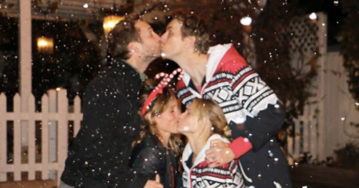 Kristen Bell And Dax Shepard Share Same Sex Kiss With Couple At Best Christmas Party Ever