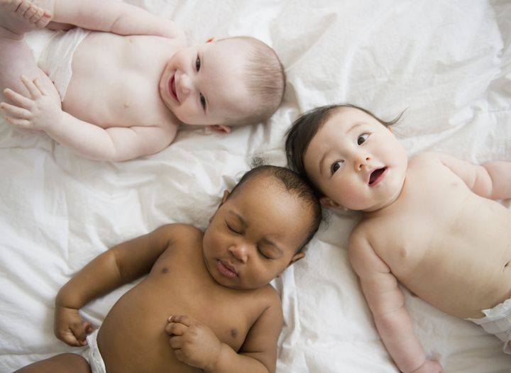 American babies behave differently from babies in other cultures,according to a new study. 