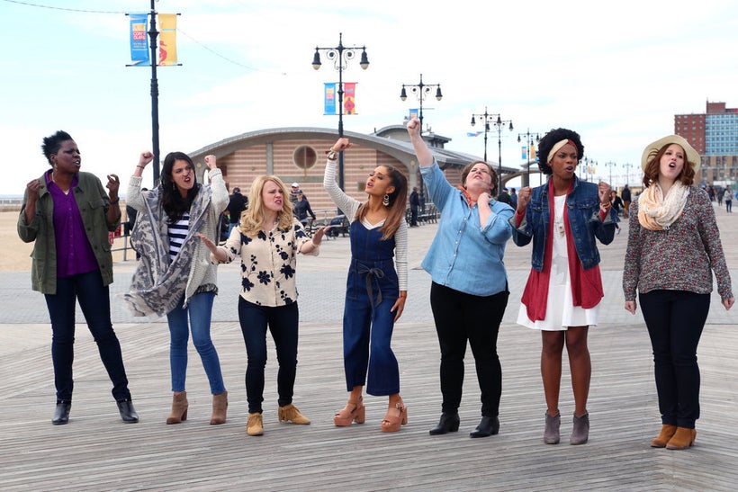 Leslie Jones, Cecily Strong, Kate McKinnon, Ariana Grande, Aidy Bryant, Sasheer Zamata, and Vanessa Bayer on <em>Saturday Nig