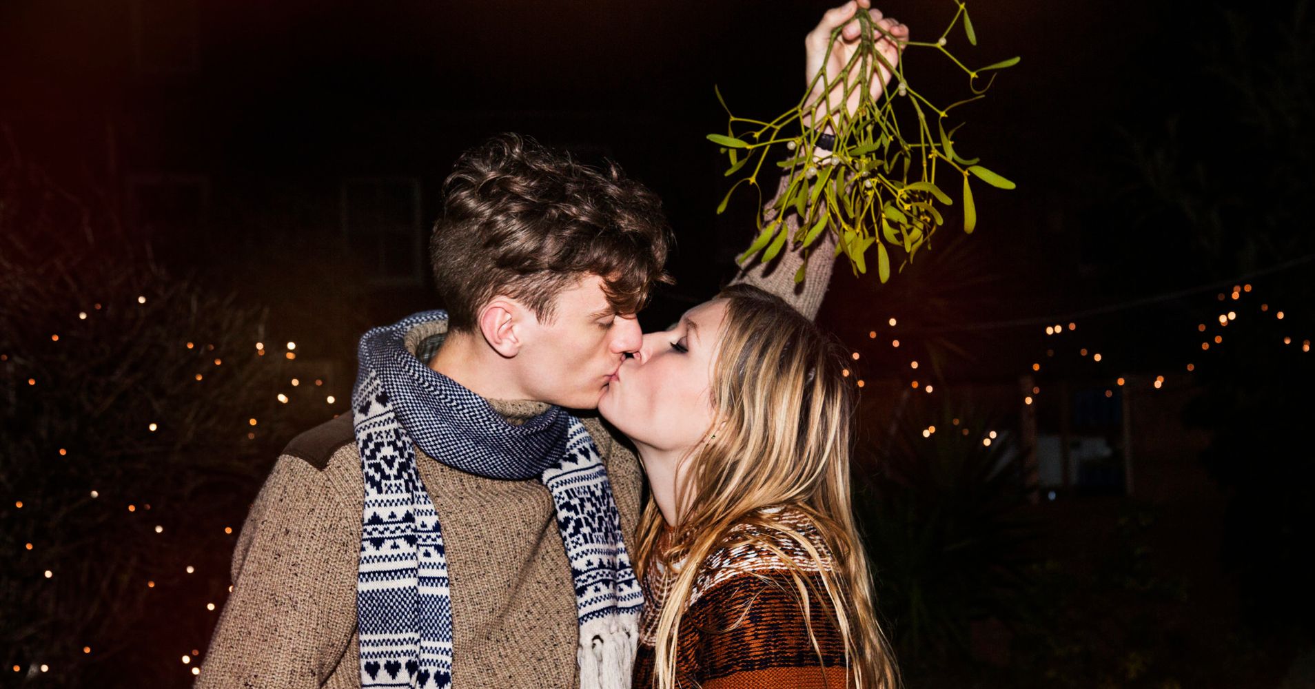 Ever Wonder Why We Kiss Under Mistletoe Heres Your Answer Huffpost