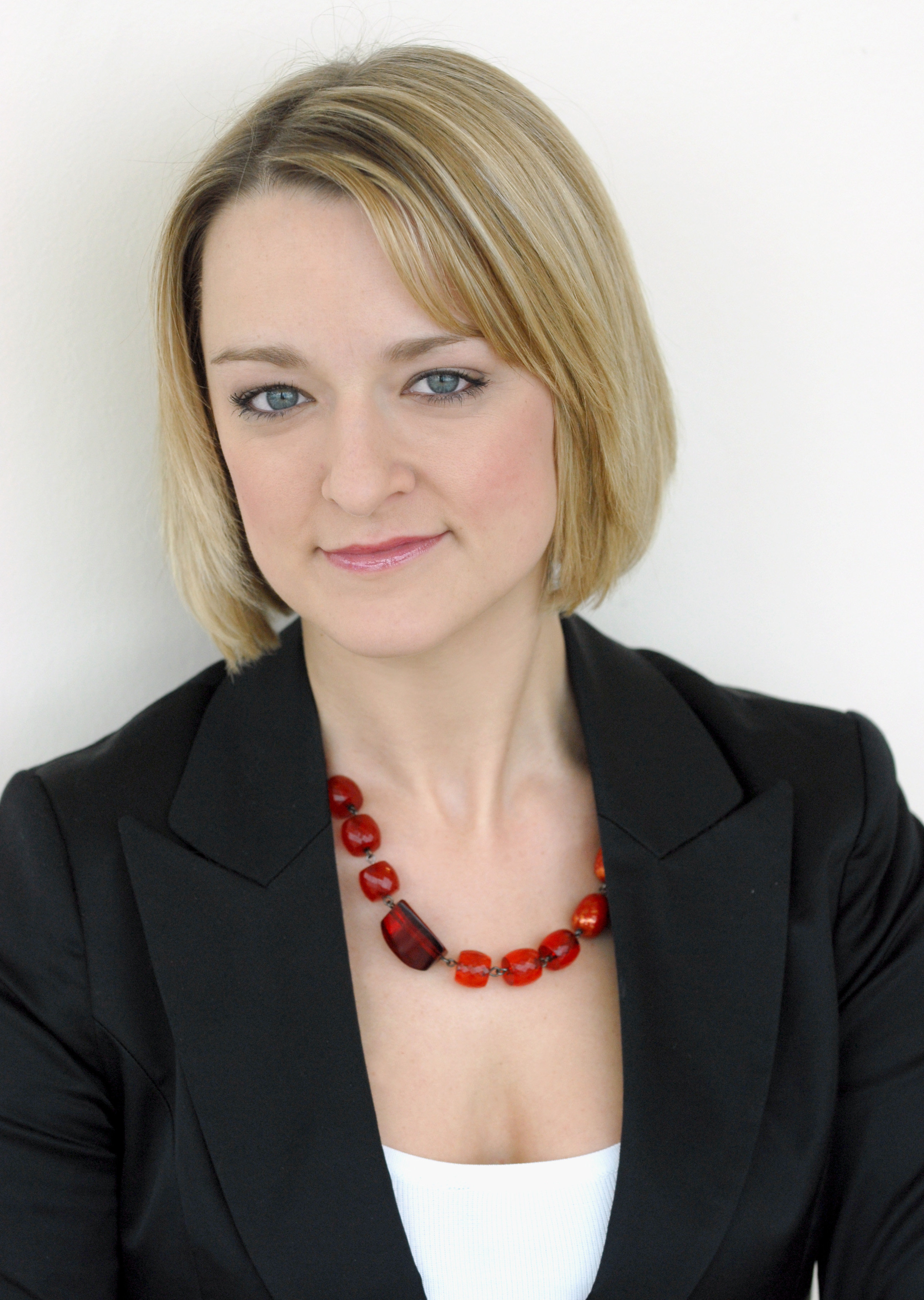 BBC's Laura Kuenssberg Says A Source Told Her The Queen Backed Brexit ...