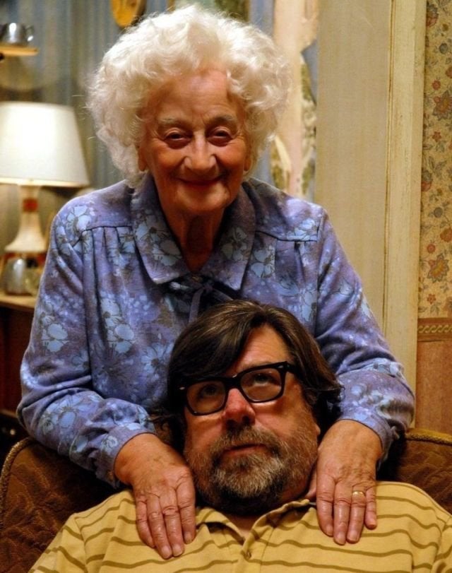 <strong>Liz Smith and Ricky Tomlinson, in character in 'The Royle Family'</strong>