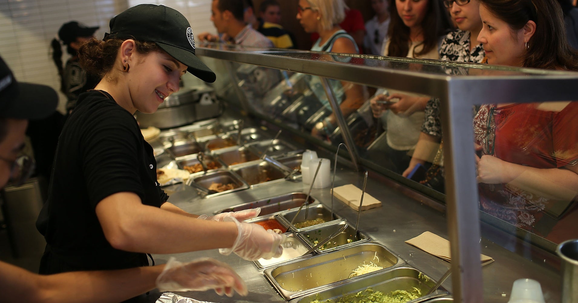 chipotle-customers-haven-t-forgotten-the-chain-s-food-safety-crisis