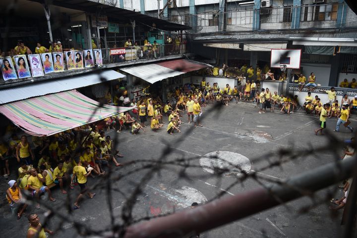 A crowded Manila prison