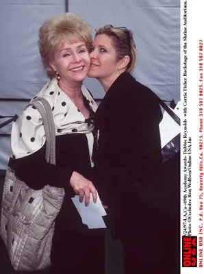 Billie Lourd's Stepfather Offers His Heartfelt Support After Carrie Fisher  and Debbie Reynolds