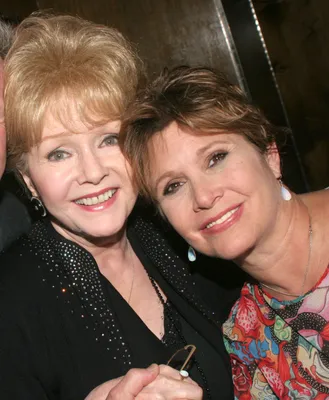 Billie Lourd's Stepfather Offers His Heartfelt Support After Carrie Fisher  and Debbie Reynolds