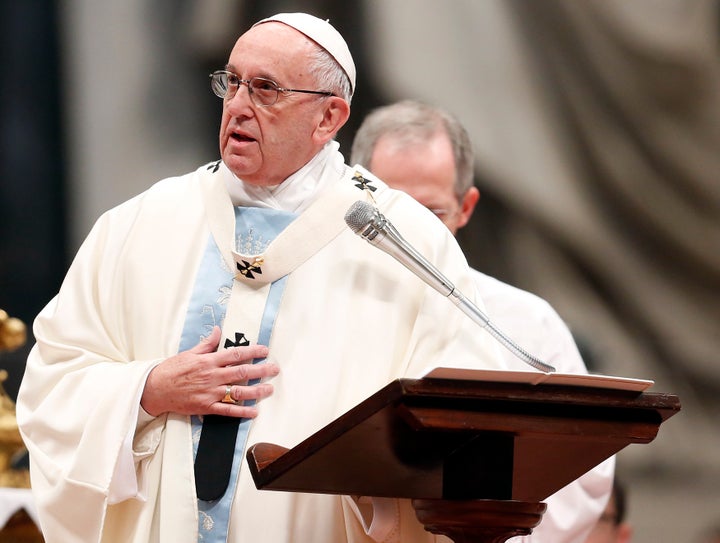 Pope Francis leads a mass on New Year's Day at Saint Peter's Basilica at the Vatican January 1, 2017. (REUTERS/Remo Casilli)