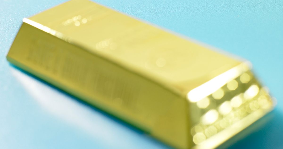 teen-finds-gold-bar-while-swimming-in-german-lake-huffpost-the-worldpost