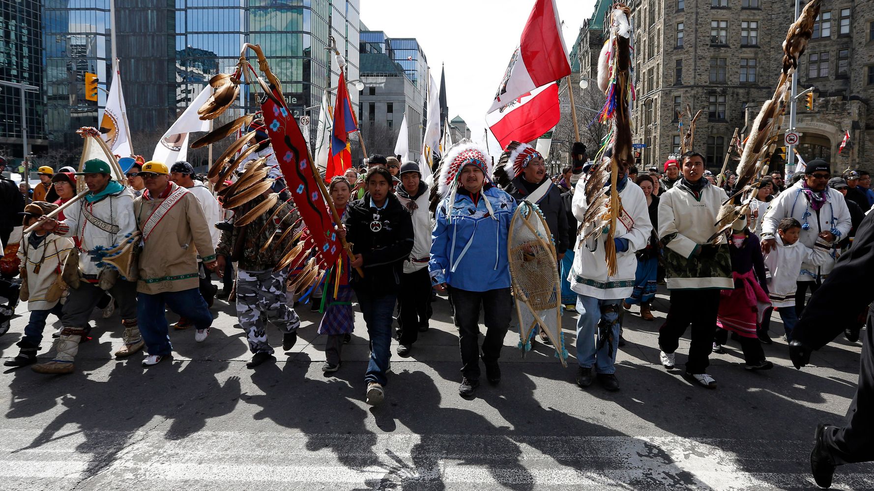 Коренной на английском. Индейцы Канады народы Канады. Коренные жители Канады индейцы. Индейцы Оттава. Население Канады.