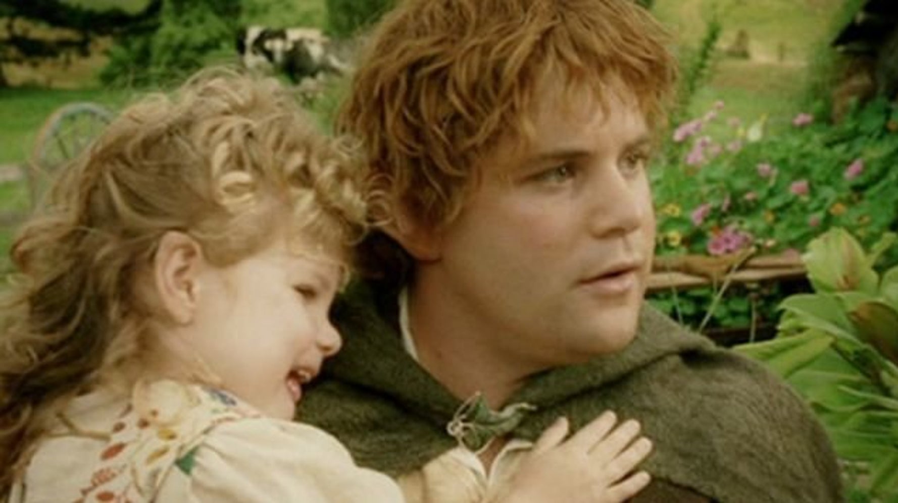 In Lord Of The Rings' last film, the little girl who played Sam’s daughter was actually his daughter IRL.