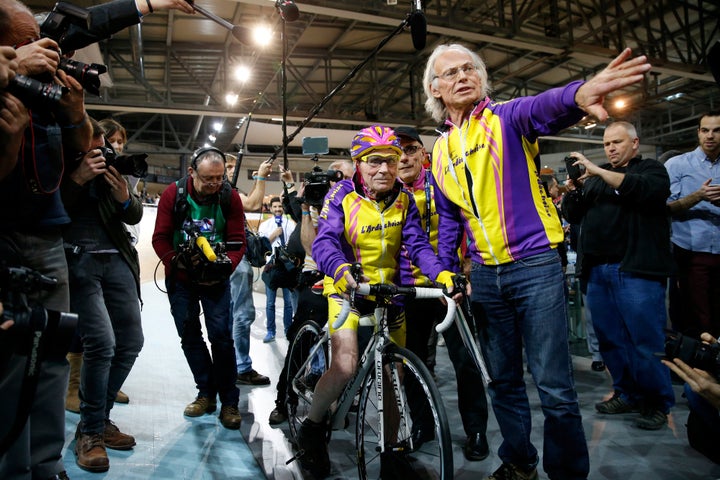 The cyclist prepares to break his own record.