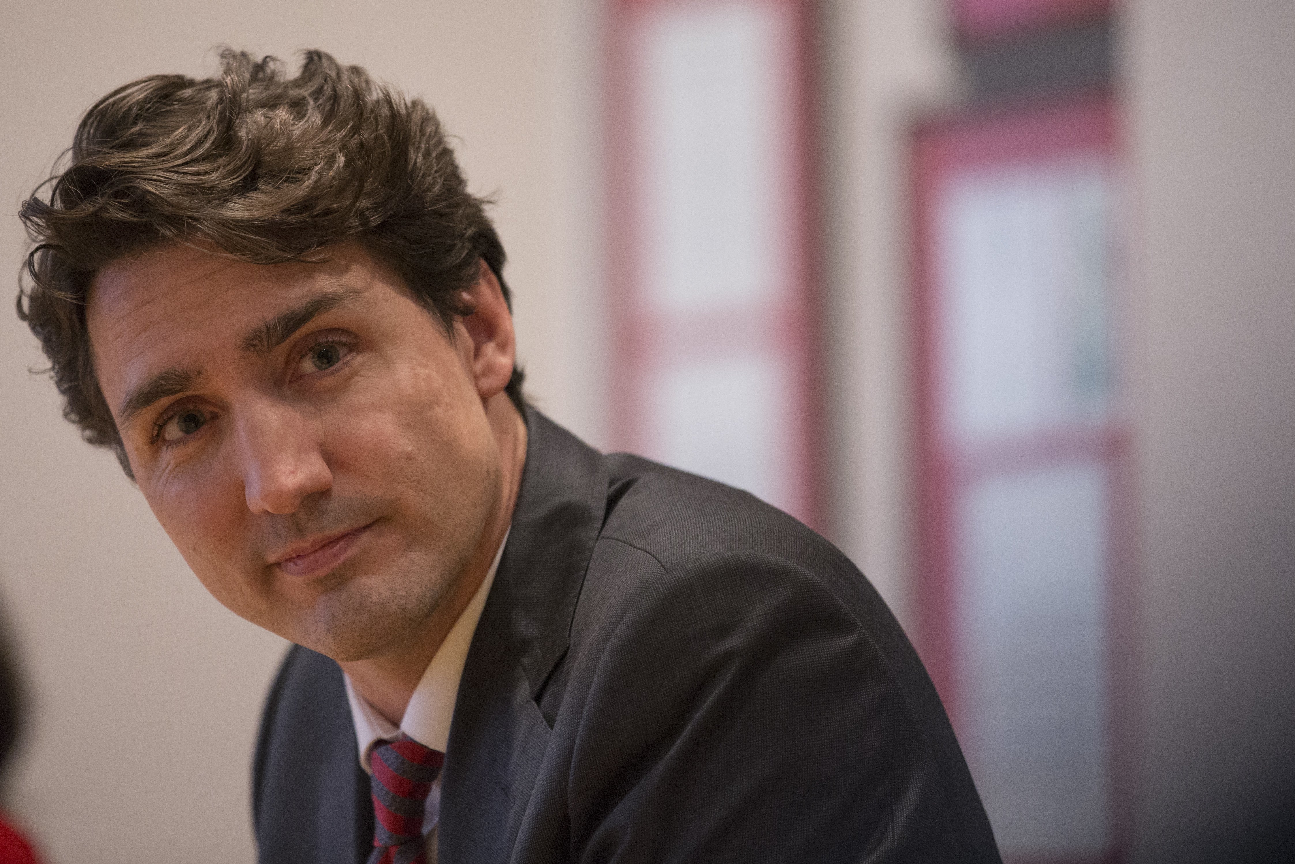 Justin Trudeau Welcomes Syrian Refugees To Canada With Open Arms | HuffPost