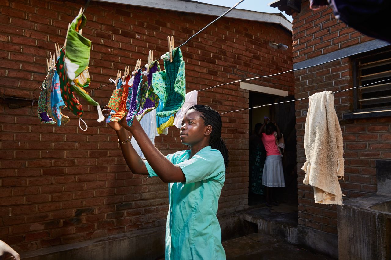 Tamanda had to get used to the reuseable pads, but now swears by them. “The first time it was difficult. I was not used to wearing them. But once I knew how, I realized that they were good. It is a good solution.”