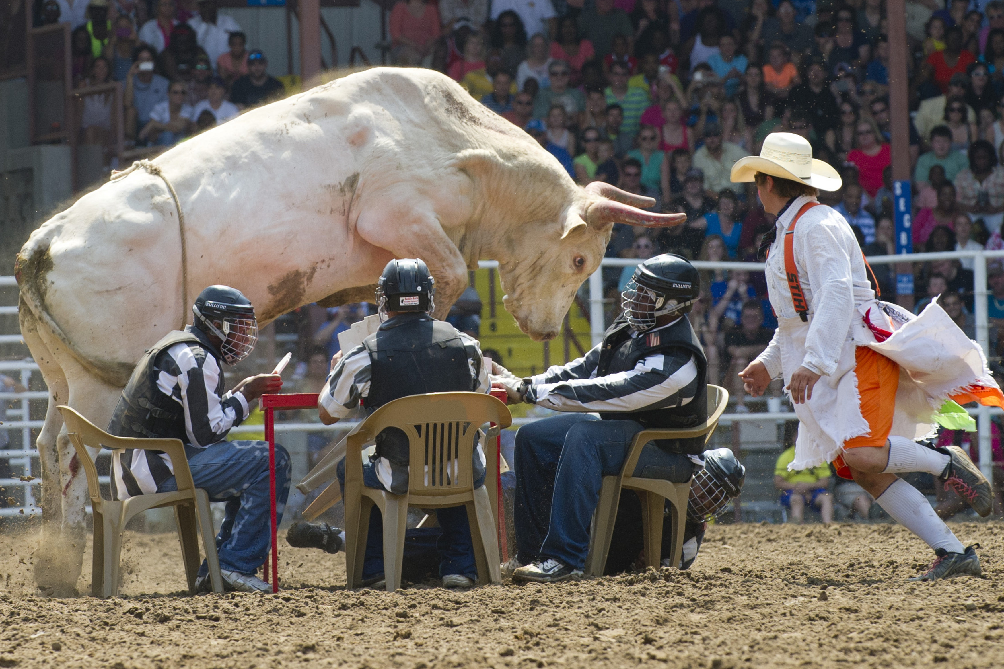 Convicted Murderers Stage Wild Rodeo At America's 'Bloodiest Prison ...