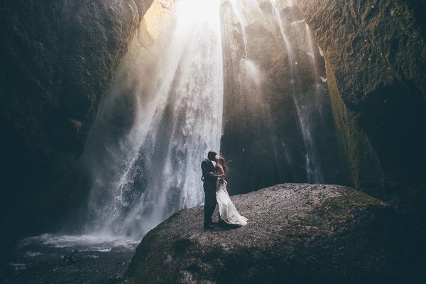 Bryce Harper has an unconventional but sweet looking jacket lining for his  wedding day