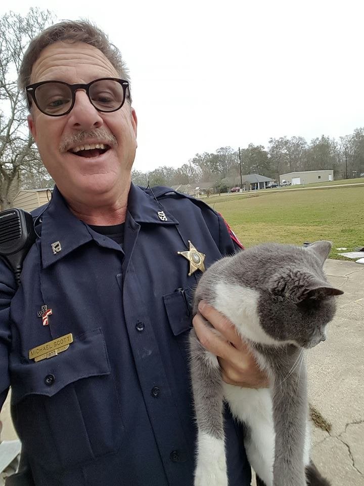 Hero Deputy Mike Scott with Bella, whose only injury was some bruising, the sheriff’s office told The Huffington Post.