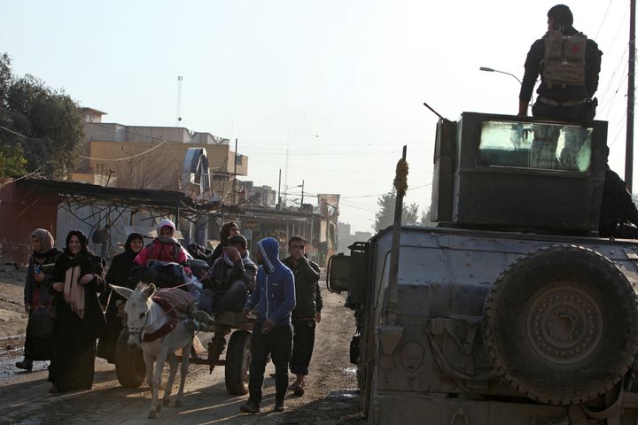 Displaced people flee during a battle with Islamic State militants, in al-Zuhoor neighborhood of Mosul, Iraq, January 8, 2017.