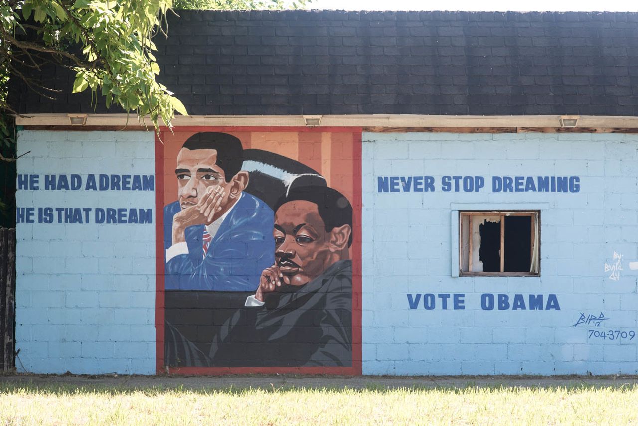 Mural depicting Obama and Martin Luther King Jr. by Lee "Bird" Walker, East 7 Mile Road at Hamburg Avenue, Detroit, 2015.