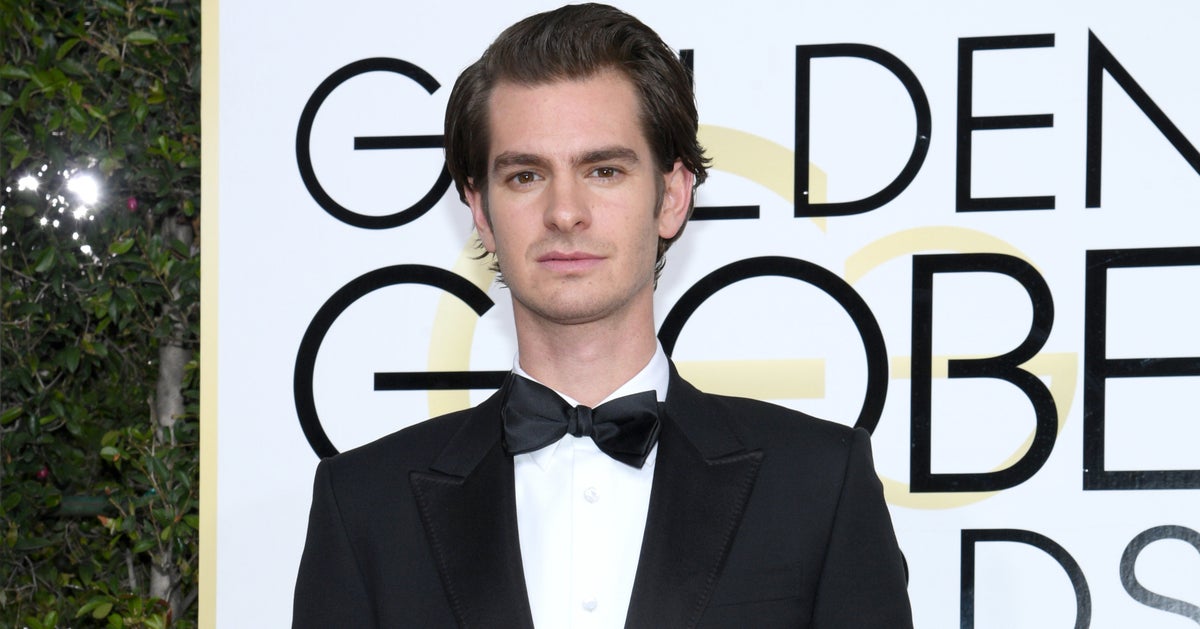 Andrew Garfield Explains That Kiss With Ryan Reynolds By Smooching