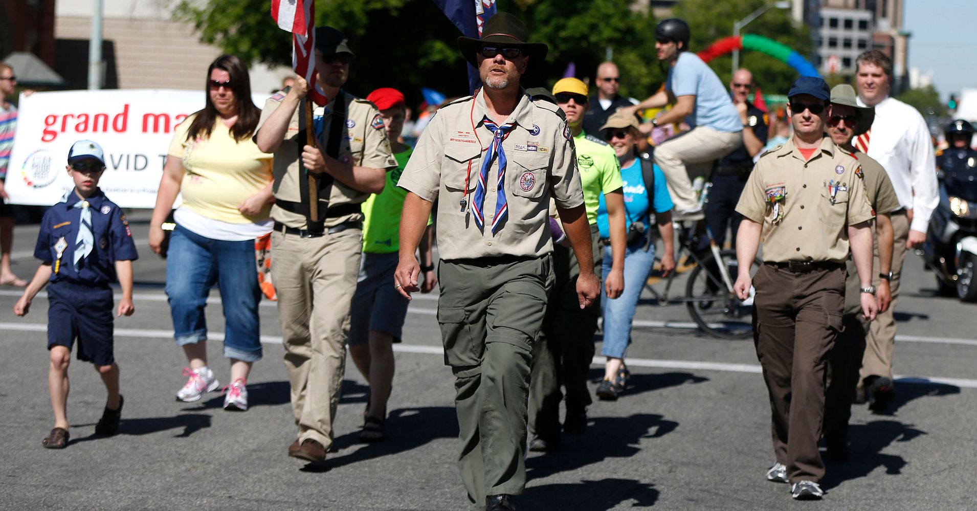 Mormon Church Sticks With The Boy Scouts But Still Will Ban Gay Troop Leaders Huffpost 8297