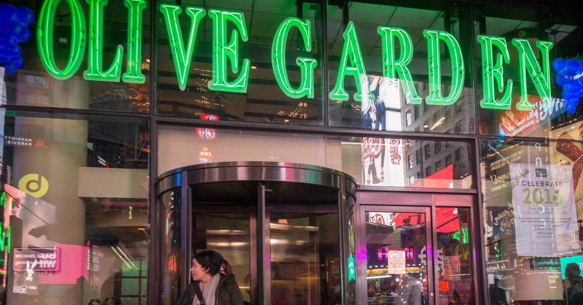 problems with olive garden it costs 400 to spend new year s at olive garden in times square huffpost problems with olive garden it costs 400 to spend new year s at olive garden in times square huffpost