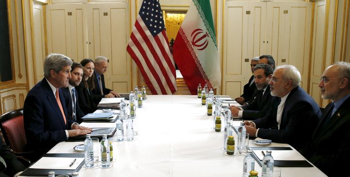 U.S. Secretary of State John Kerry (L) meets with Iranian Foreign Minister Mohammad Javad Zarif.