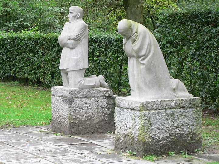 <p>Käthe Kolwitz, <em>The Grieving Parents</em>, a memorial to Kollwitz' son Peter, now in Vladslo, Diksmuide, West Flanders, Belgium</p>