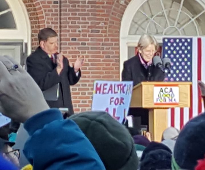 <p>Boston Mayor Marty Walsh introduces Massachusetts Sen. <a href="https://www.huffpost.com/news/topic/elizabeth-warren">Elizabeth Warren</a>.</p>