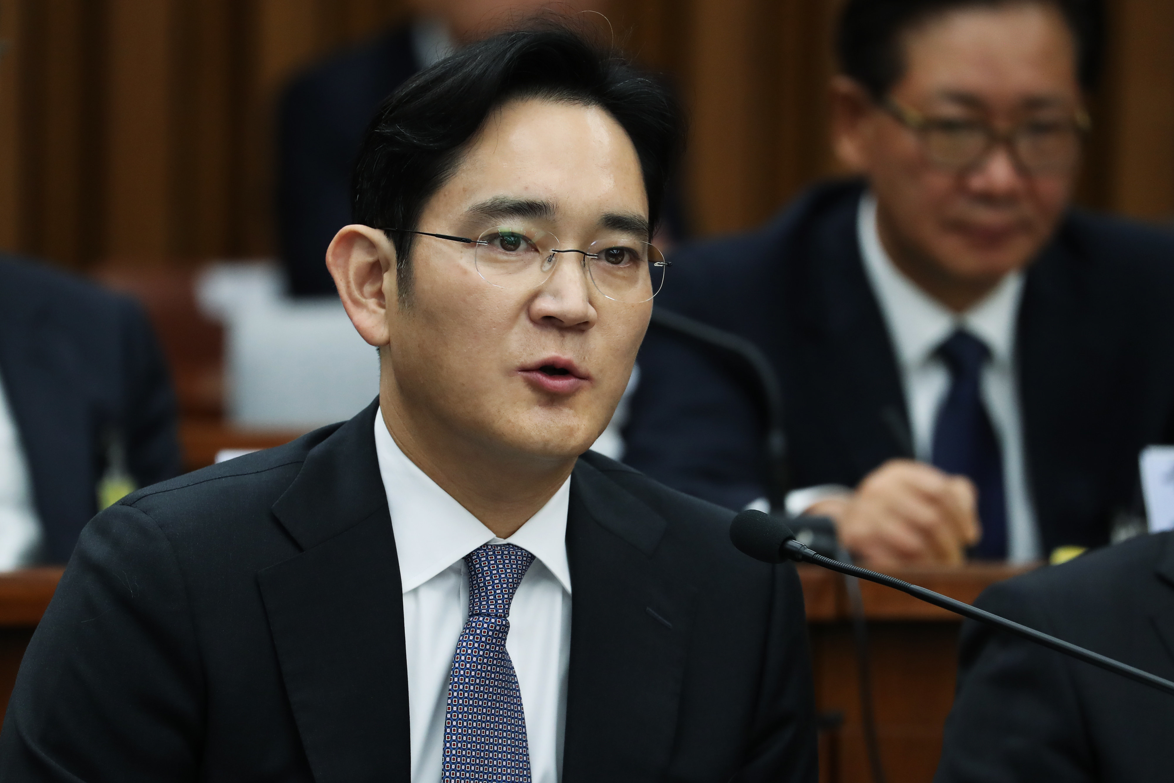 South Korea Prosecutor To Seek Arrest Warrant For Samsung Group Chief ...