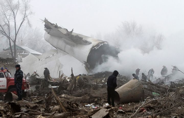 Rescue teams have reached the crash site of a Turkish cargo jet near Kyrgyzstan's Manas airport.