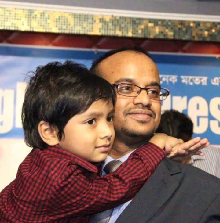 On behalf of the reception community , Sibli Chowdhury Kayes, Secretary of New York Bangladesh Press Club, escorted Isaac to the stage, Here