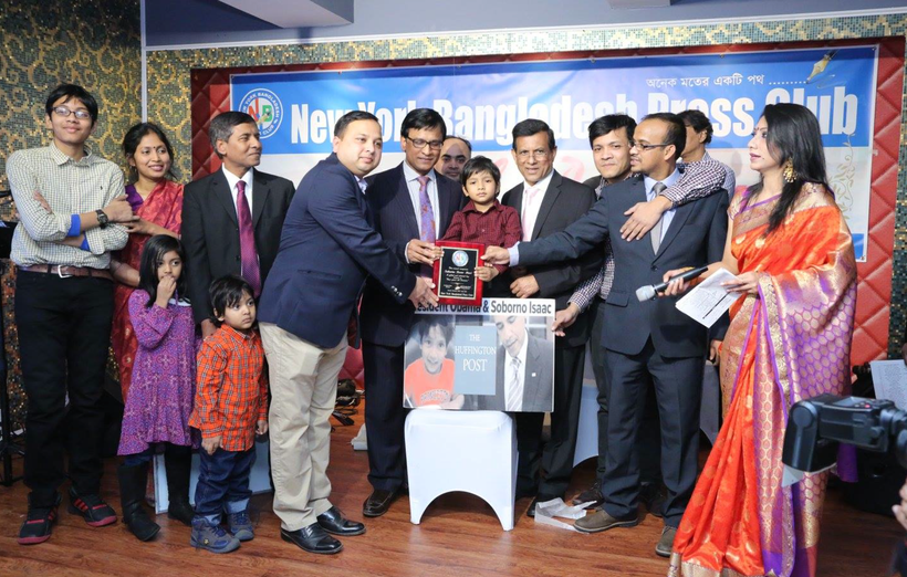 On behalf of all the Bengalis in the world, Dr. Wazed A. Khan, editor of the Weekly Bangladesh, and Kayes gave Bari the “4 Ye