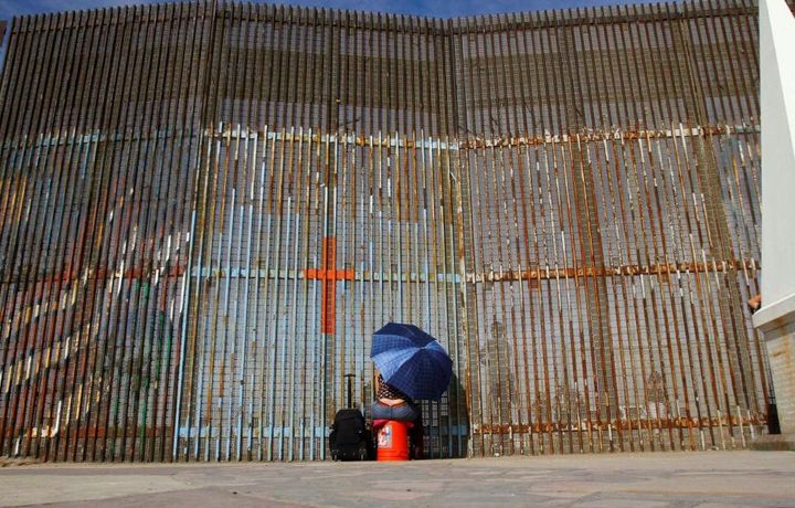 <p>A woman talks to her relatives across a fence separating Mexico and the United States, in Tijuana, Mexico, November 12, 2016. <a href="https://www.flickr.com/photos/mel_dj/30685657590/in/photolist-ouvAR3-P86PAo-FkLPeX-od3vrd-roK3er-oujGtE-NKA1VU" target="_blank" role="link" rel="nofollow" class=" js-entry-link cet-external-link" data-vars-item-name="REUTERS/Jorge Duenes" data-vars-item-type="text" data-vars-unit-name="587d18bce4b03e071c14ff0d" data-vars-unit-type="buzz_body" data-vars-target-content-id="https://www.flickr.com/photos/mel_dj/30685657590/in/photolist-ouvAR3-P86PAo-FkLPeX-od3vrd-roK3er-oujGtE-NKA1VU" data-vars-target-content-type="url" data-vars-type="web_external_link" data-vars-subunit-name="article_body" data-vars-subunit-type="component" data-vars-position-in-subunit="0">REUTERS/Jorge Duenes</a></p>