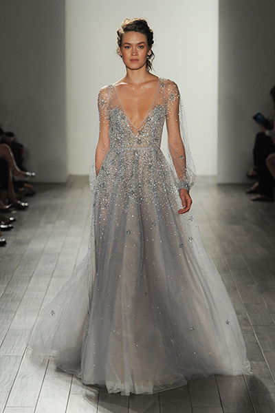 20 Metallic Wedding Gowns For Bride Who Crave That Wow Factor