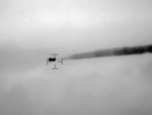 <p>A plume formed to the right of the object, at the end of the video. Could this be a plane? The CEFAA ruled out that possibility, but some critics are not convinced.</p>