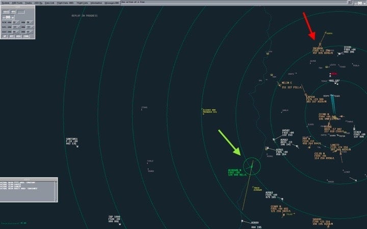 The Cougar and IB6830 when the plume first appeared, at 14:00:09 (17:00:18 on the radar).