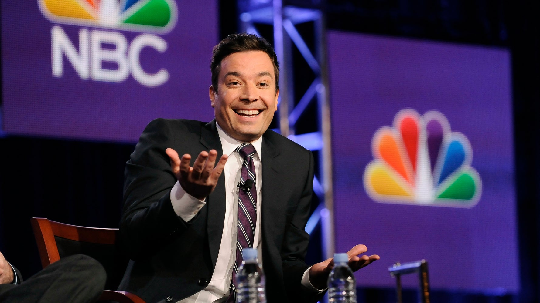 Why law crew is so weak. Джим халперт. Сериал офис дуайт. How is jim. (work) in the garden yesterday.