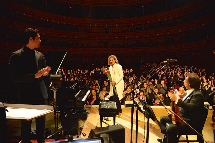 Yoshiki received a long standing ovation from his fans when he took his bow at Carnegie Hall on January 12, 2017.