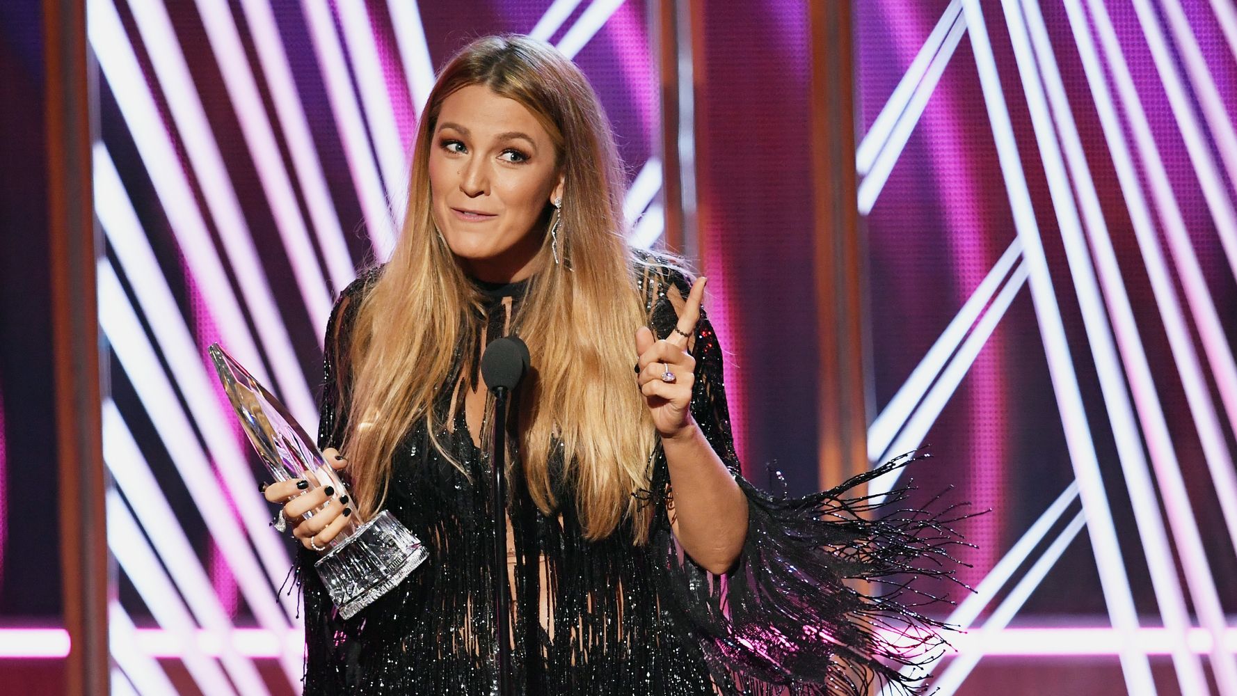 blake lively says her first people s choice award is for girl power huffpost blake lively says her first people s