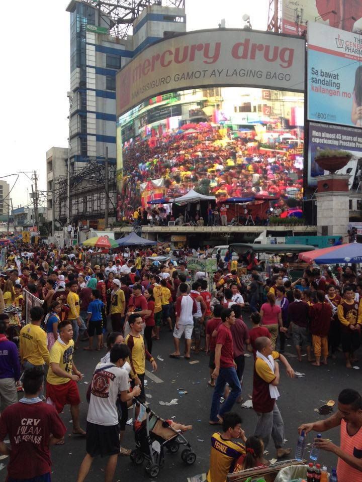 Jumbotron at Plaza Miranda outside Quiapo Church displaying the packed street