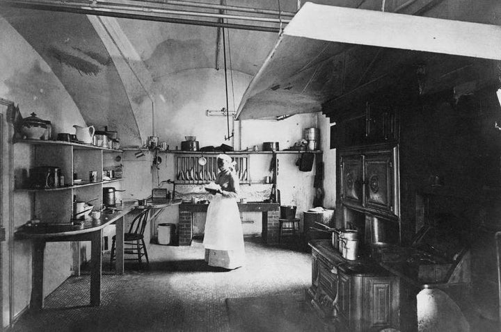 <p><em>Dollie Johnson in the White House kitchen (circa 1890)</em></p>