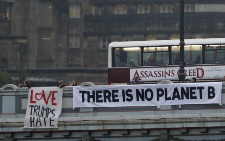 <p>#bridgesnotwalls #lovetrumpshate #staywoke #inthistogether</p>