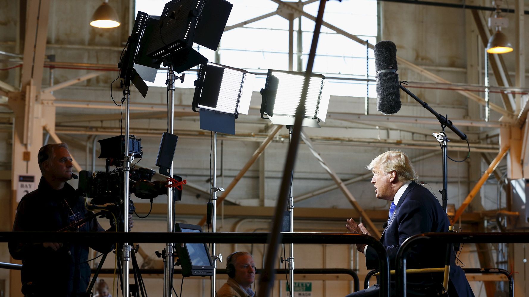 How Donald Trump Made The Cable News Chyron Operator A Washington Power Player Huffpost Latest 