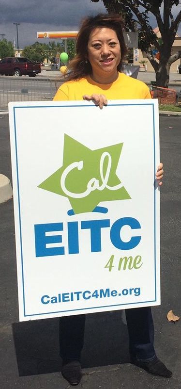 California State Board of Equalization Chairwoman Fiona Ma, CPA at a volunteer income tax assistance (VITA) site helping the public learn about the California Earned Income Tax Credit (CalEITC).