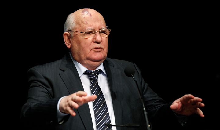 Former Soviet leader Mikhail Gorbachev speaks in Chicago, April 23, 2012.